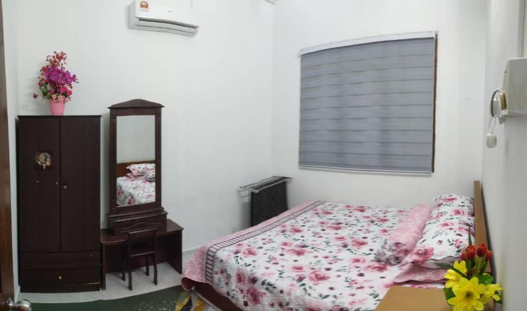 Ns Homestay Private Pool Tanah Merah  Exterior photo